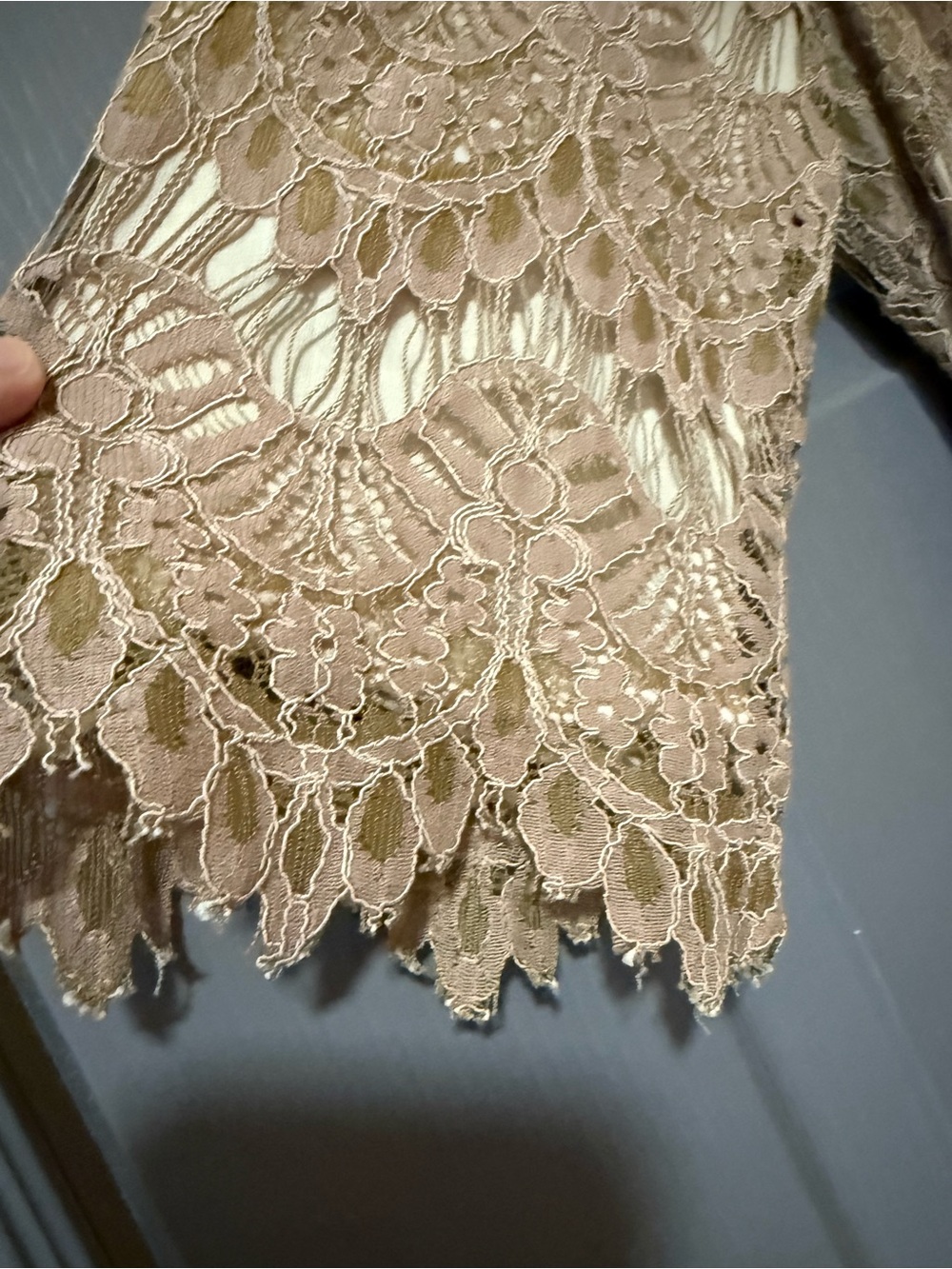 Dainty Jewells Beige Label with Black Logo - Picture 5 of 5